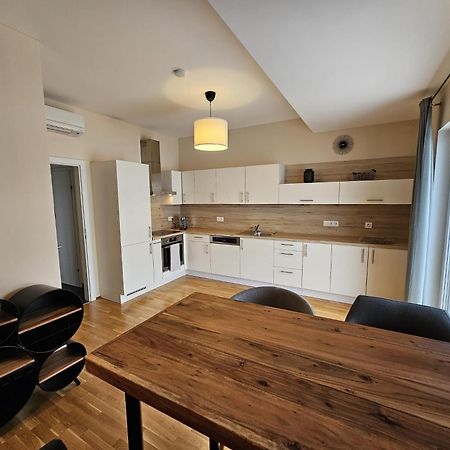 Apartment Leibnitz Im Zentrum Nahe Am Bahnhof Und Der Suedsteirischen Weinstrasse Εξωτερικό φωτογραφία