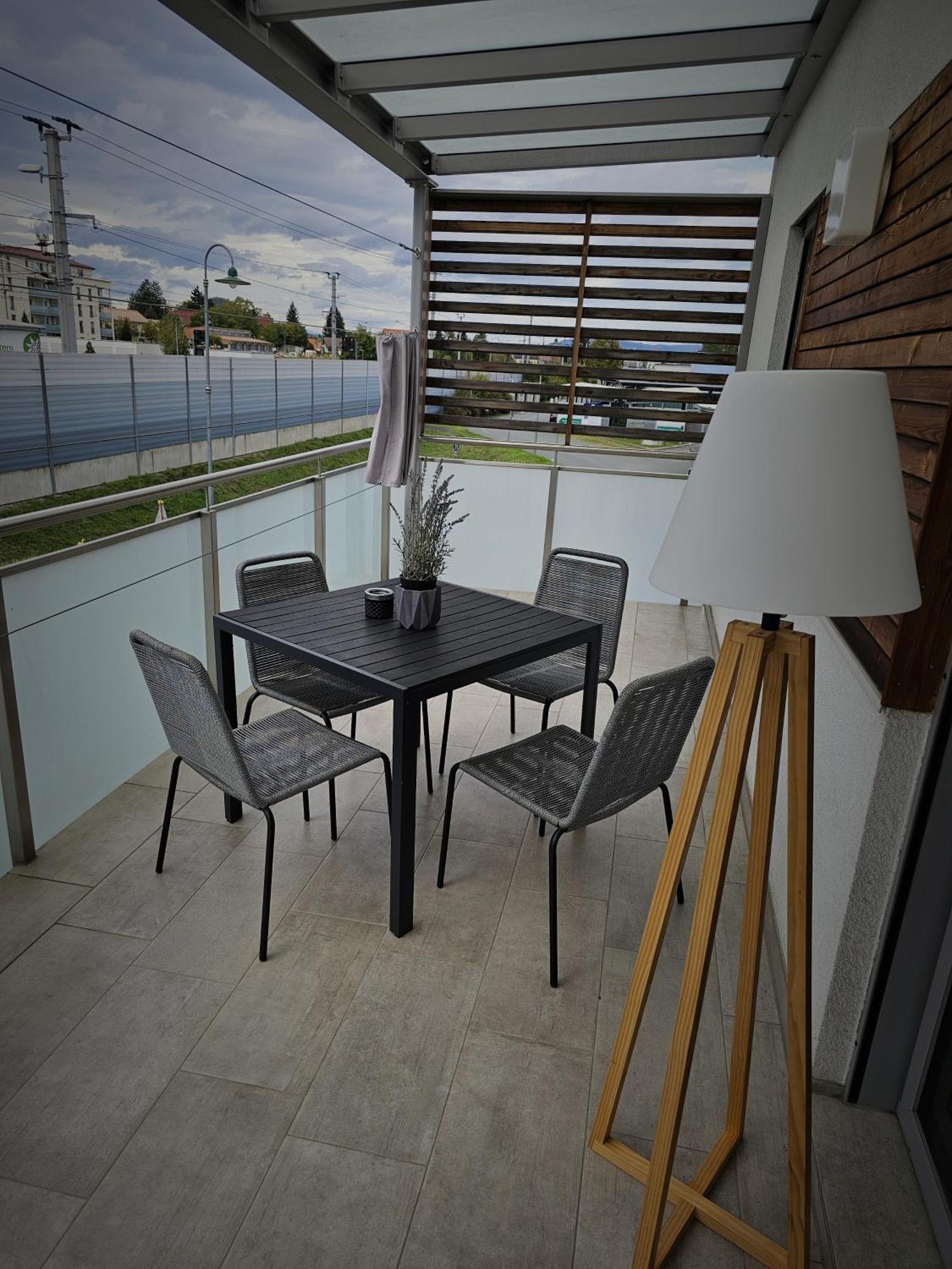 Apartment Leibnitz Im Zentrum Nahe Am Bahnhof Und Der Suedsteirischen Weinstrasse Εξωτερικό φωτογραφία