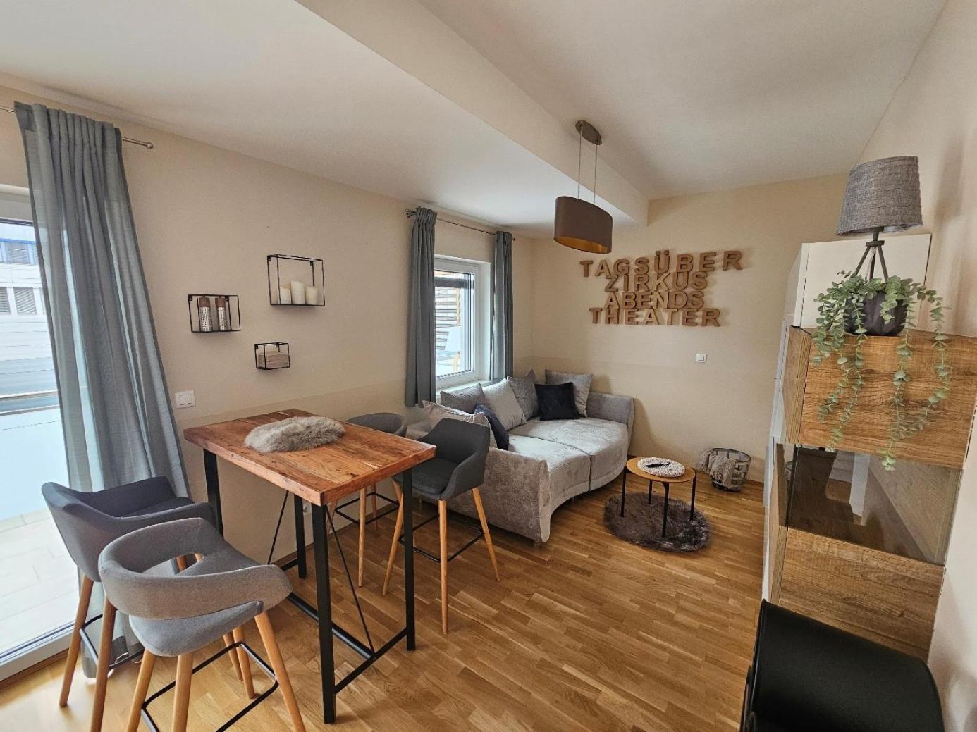 Apartment Leibnitz Im Zentrum Nahe Am Bahnhof Und Der Suedsteirischen Weinstrasse Εξωτερικό φωτογραφία